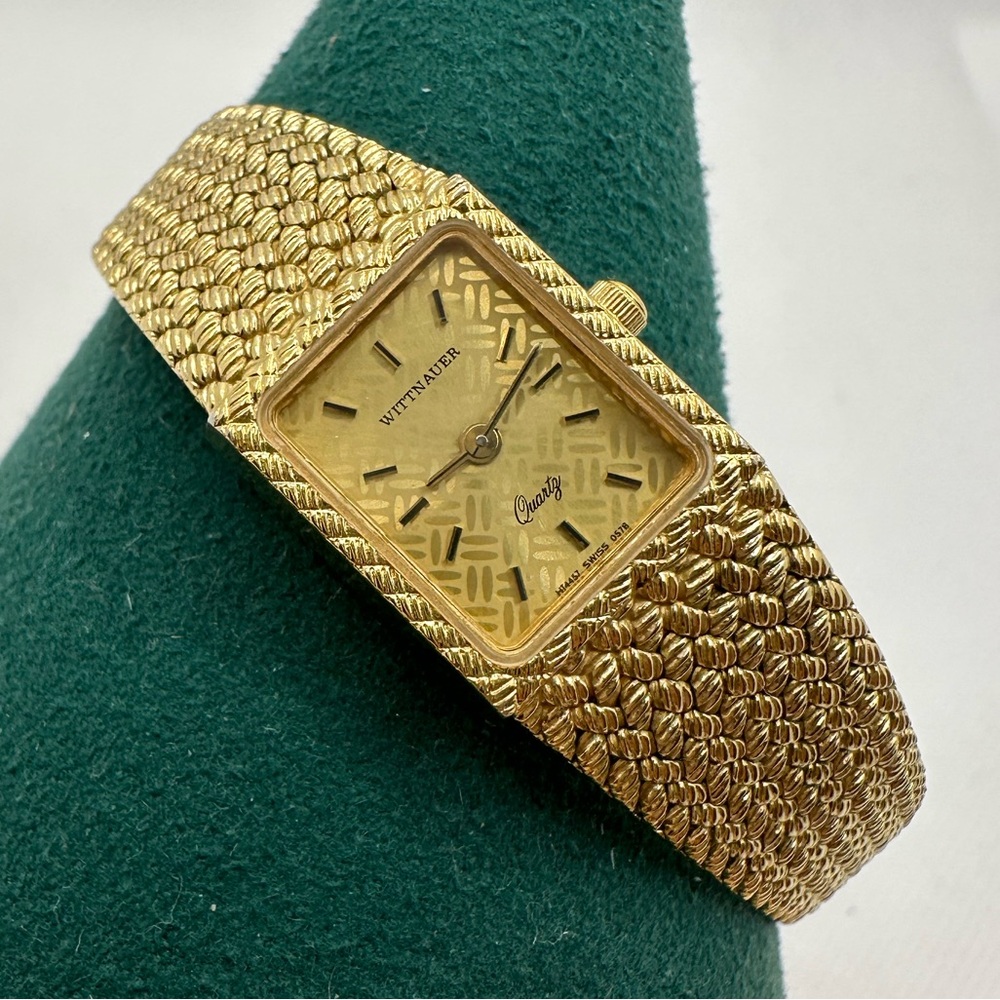Beautiful vintage made in Italy Wittnauer goldtone watch.